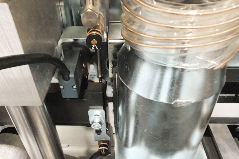Mașină automată de aplicare a benzii de margine E 550 Casadei Industria — fotografia 5