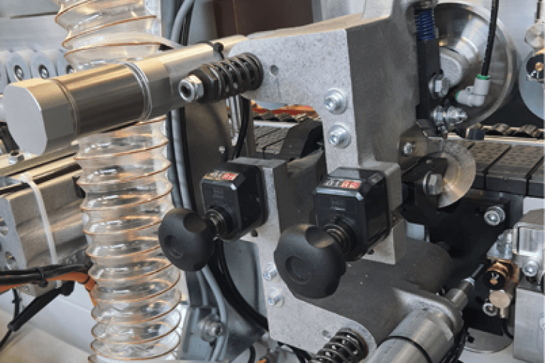 Mașină automată de aplicare a benzii de margine E 550 Casadei Industria — fotografia 4