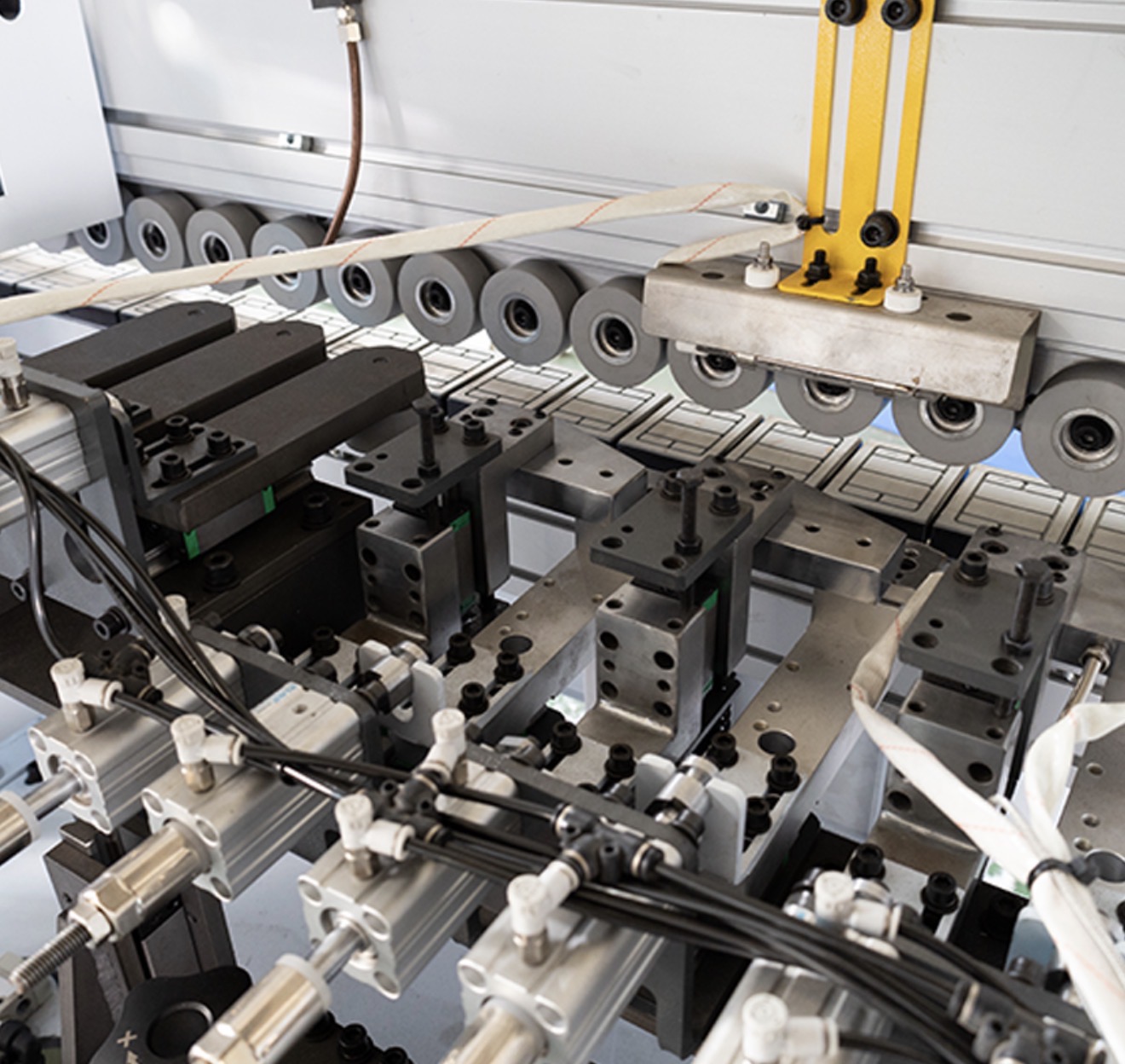 Automatic L-Type & Straight Edge Banding Machine HELEX HE 60 EL — photo 3