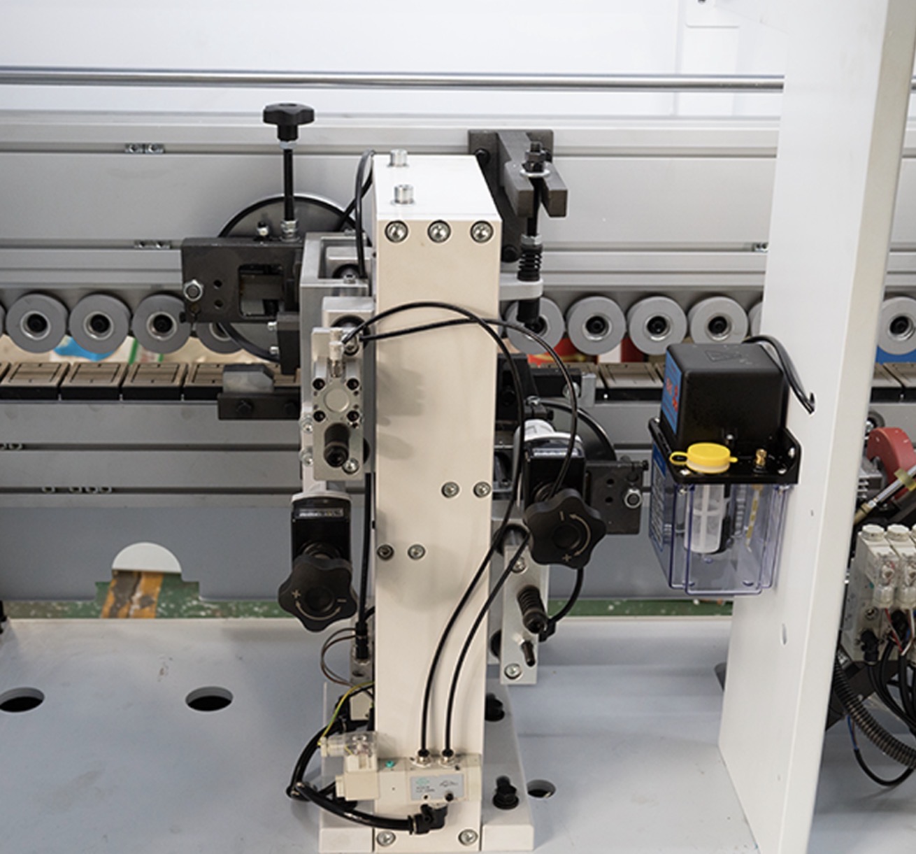 Automatic L-Type & Straight Edge Banding Machine HELEX HE 60 EL — photo 6