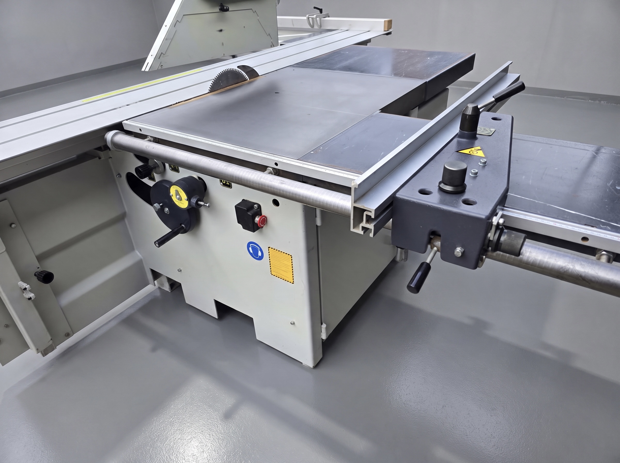 Used  Sliding Table Saw Z320 Robland — photo 2